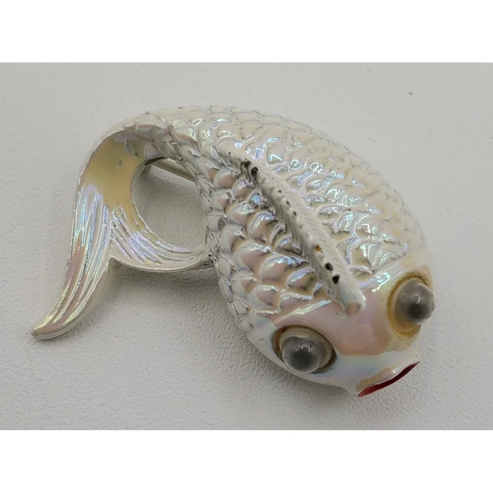 Vtg Gerry's Pearlized White Enameled Coi Whale Fish w Googlie Eyes Brooch Pin